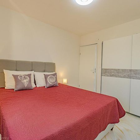 Ivica Super Comfortable, Newly Furnished Apartment In A Top Location Metajna Exteriér fotografie